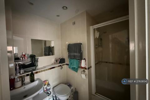 2 bedroom flat to rent, Chandlery Way, Cardiff, CF10
