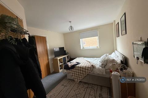 2 bedroom flat to rent, Chandlery Way, Cardiff, CF10