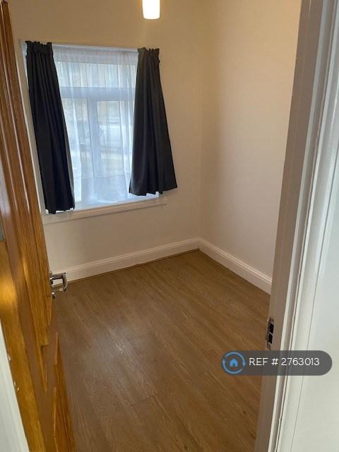 Bedroom 4 (First Floor)