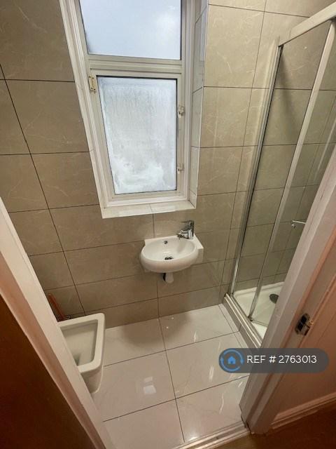 Shower Room (Ground Flr)