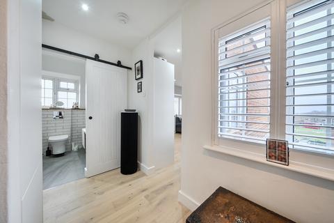 1 bedroom flat for sale, Hollington Court, High Street, Chislehurst, BR7