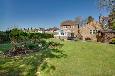 undefined, Amersham HP7