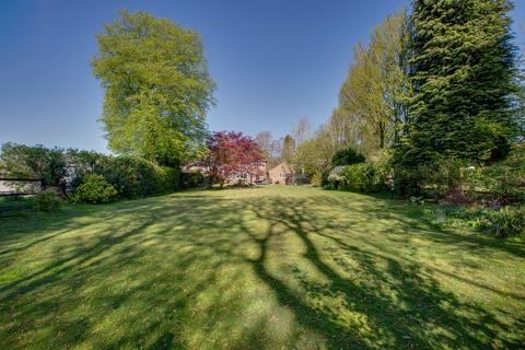 undefined, Amersham HP7