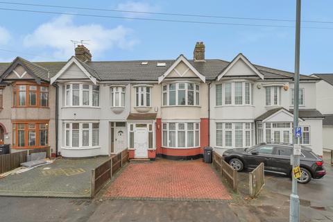 4 bedroom terraced house to rent, Bawdsey Avenue, Ilford IG2