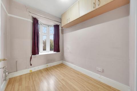 4 bedroom terraced house to rent, Bawdsey Avenue, Ilford IG2
