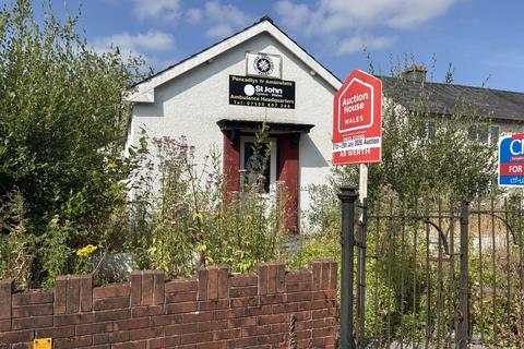 Detached house for sale, Dynevor Avenue, Llandeilo, Carmarthenshire.