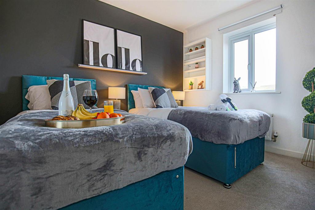Bedroom 2 1.jpg