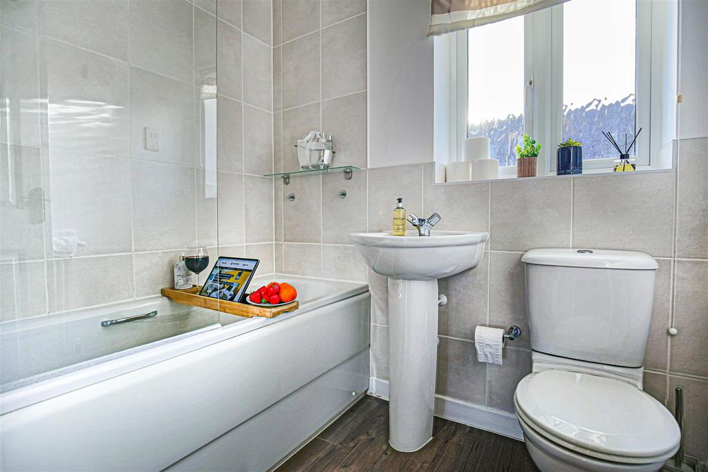 Bathroom 2.jpg