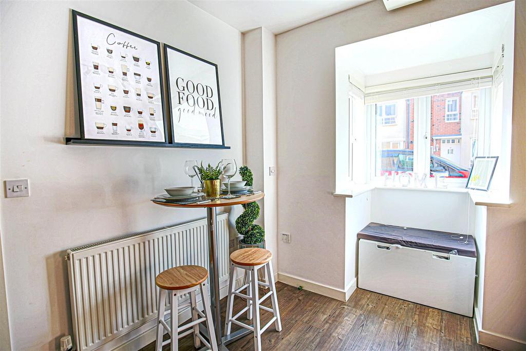 Breakfast Bar Area 1.jpg