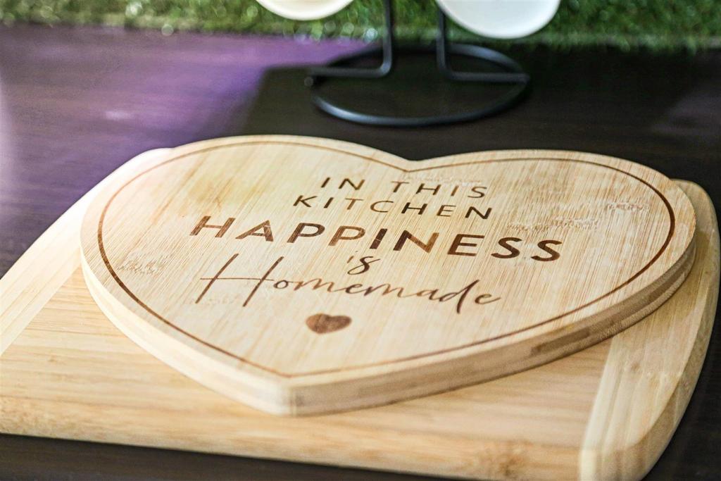 Chopping Board Focus Shot.jpg