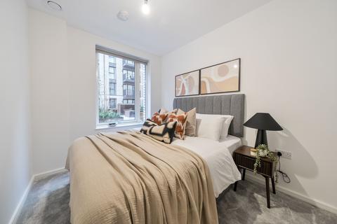 3 bedroom apartment to rent, 6 Headlam Avenue, London SW4