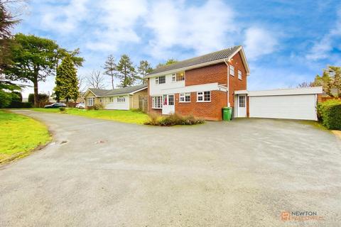 3 bedroom detached house for sale, The Yews, Oadby, LE2