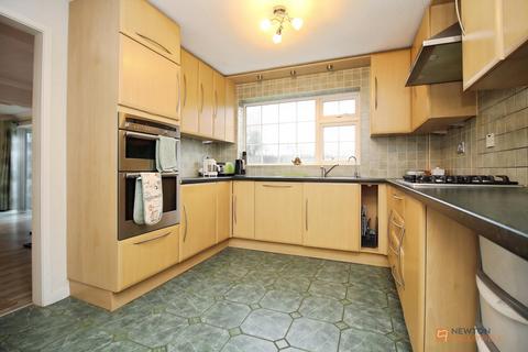 3 bedroom detached house for sale, The Yews, Oadby, LE2