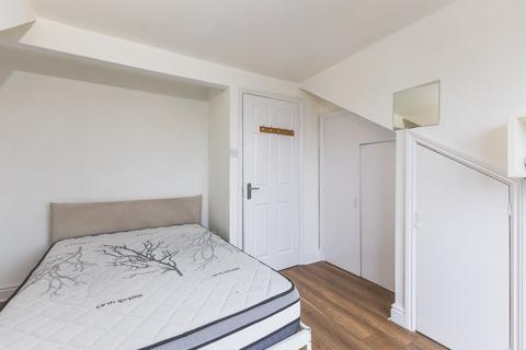 2 bedroom flat for sale, Connaught Road, Harlesden, NW10
