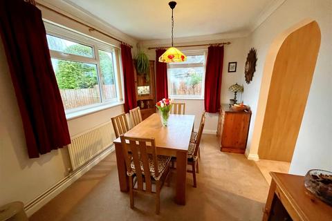 undefined, Ilynton Avenue, Firsdown, Salisbury