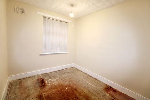 2 bedroom ground floor flat for sale, St. Julien Gardens, Howdon, Wallsend, Tyne and Wear, NE28 0DH
