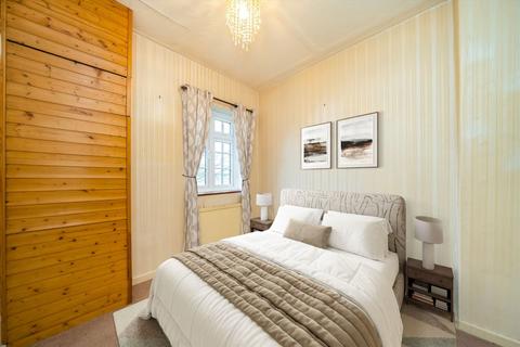 3 bedroom house for sale, Gibbon Walk, London SW15