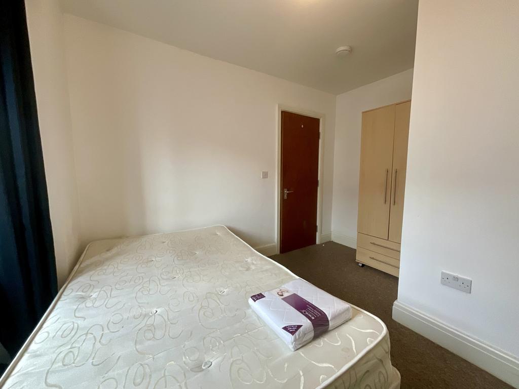 Bright, simply furnished double bedroom with a ...