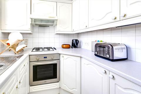2 bedroom flat to rent, Queen's Club Gardens, London W14