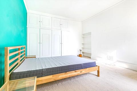2 bedroom flat to rent, Queen's Club Gardens, London W14