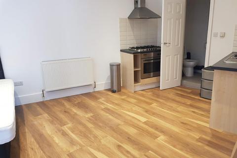 Studio to rent - Huxley Road (studio)*, Edmonton, London, N18