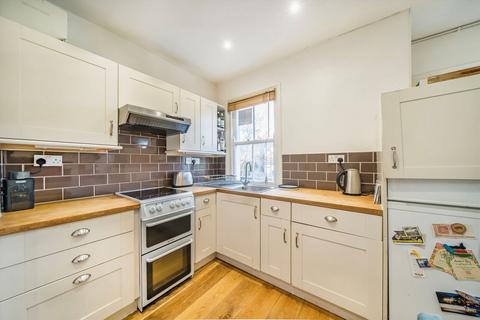 2 bedroom flat for sale, Crockerton Road, London SW17