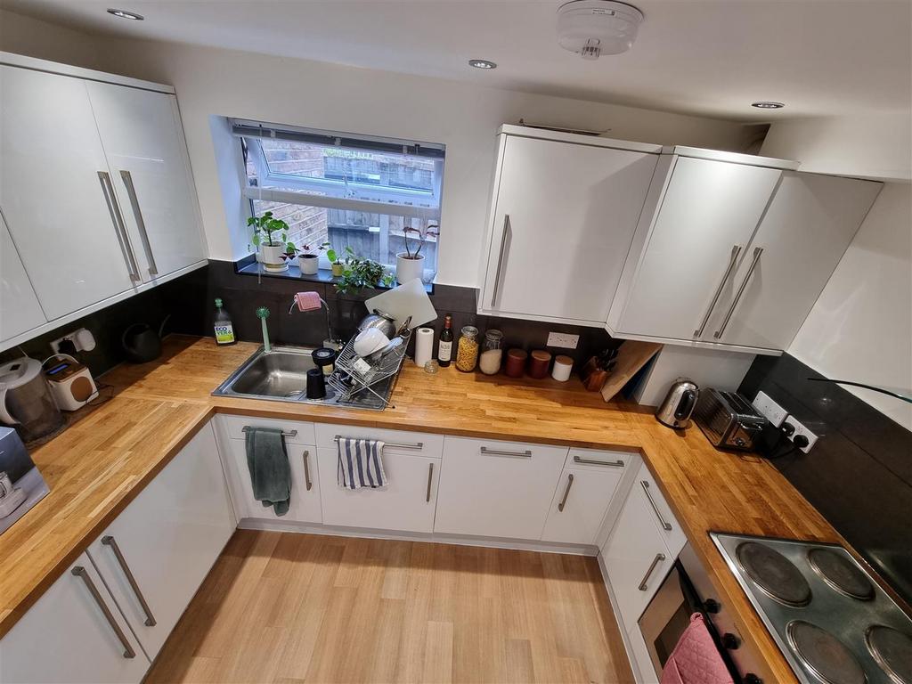 Flat A, 26 Kingsmead Kitchen.jpg
