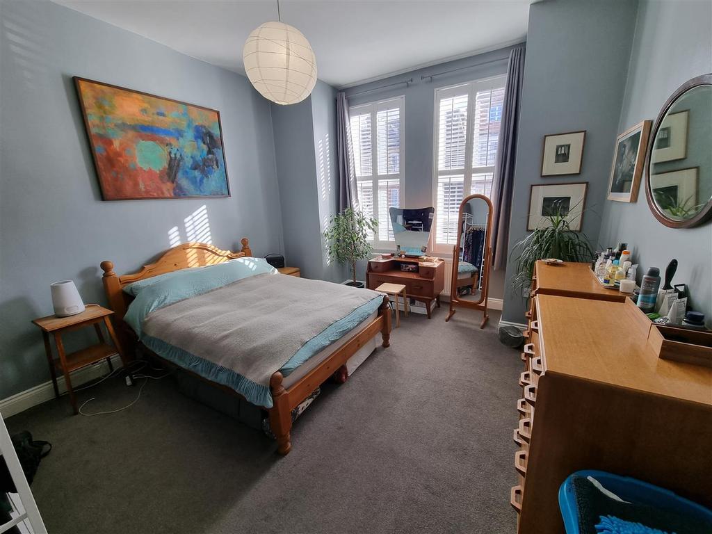 Flat A, 26 Kingsmead Bedroom.jpg