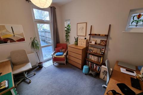 2 bedroom flat to rent, Kingsmead Road, SW2