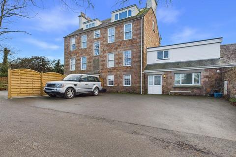 2 bedroom apartment for sale - 2 Bedroom ground floor apt with private parking area for 5 cars and communal garden.