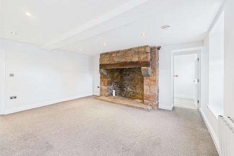 2 bedroom apartment for sale, 2 Bedroom ground floor apt with private parking area for 5 cars and communal garden.