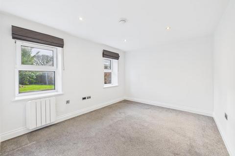 2 bedroom apartment for sale, 2 Bedroom ground floor apt with private parking area for 5 cars and communal garden.