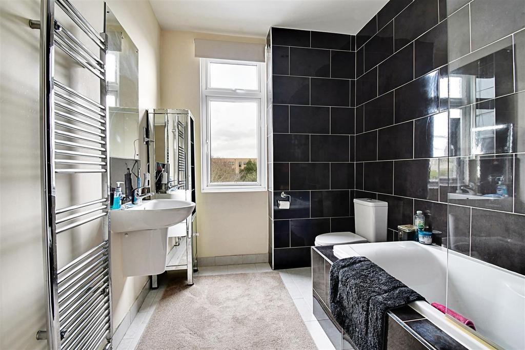 Bathroom 1.jpg
