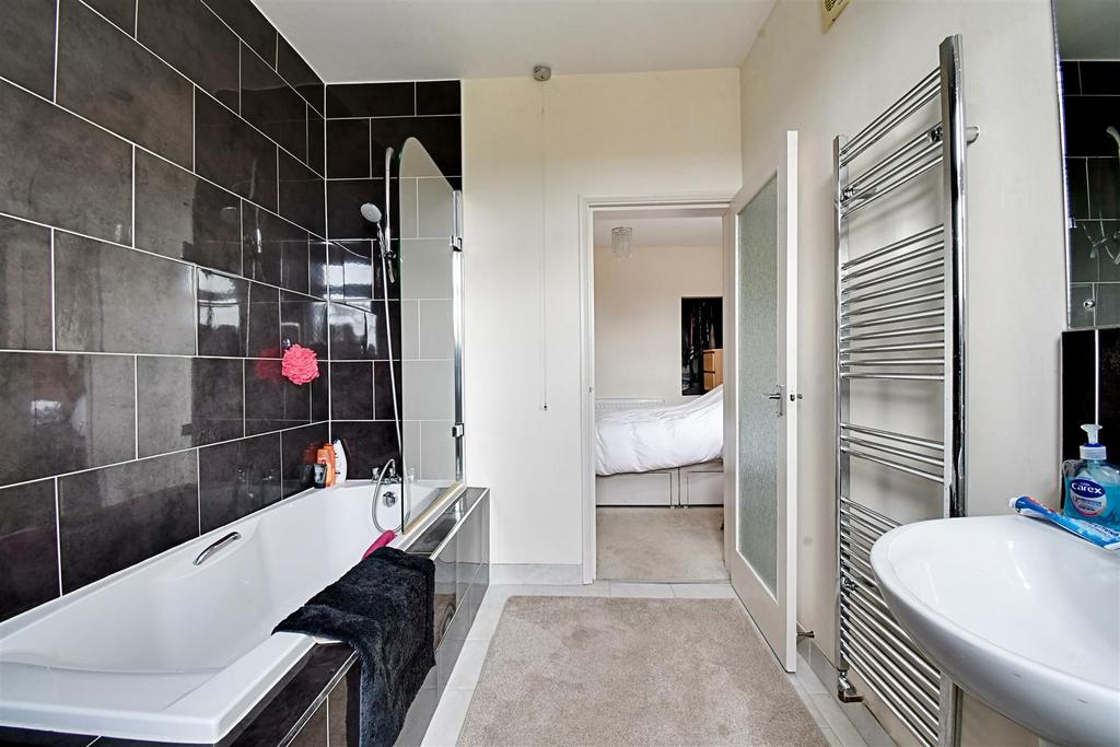 Bathroom 2.jpg