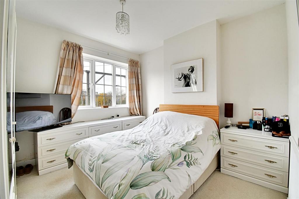 Bedroom 1 1.jpg