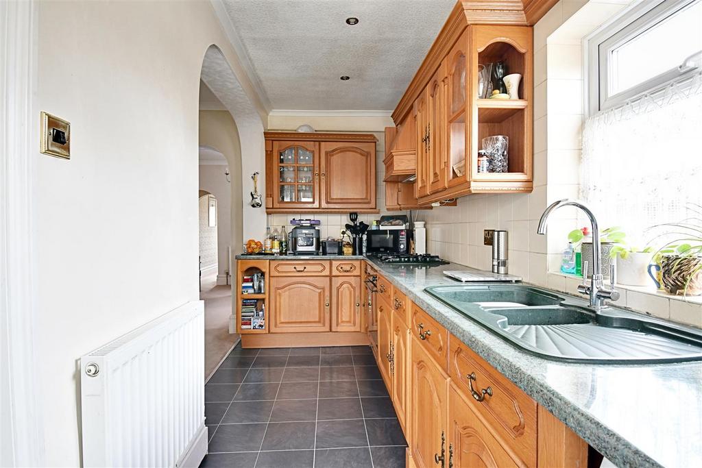 Kitchen 2.jpg