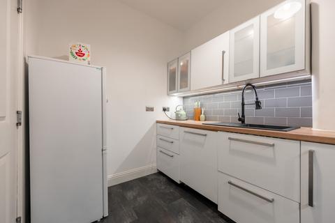 2 bedroom flat to rent, Queensborough Gardens Flat 3-2, Glasgow, Glasgow, G12 9RU