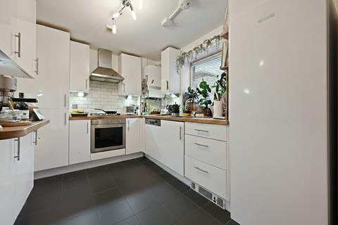 2 bedroom flat for sale, Apple Grove, Harrow, HA2