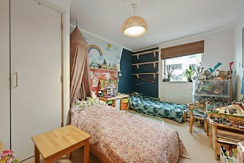 2 bedroom flat for sale, Apple Grove, Harrow, HA2
