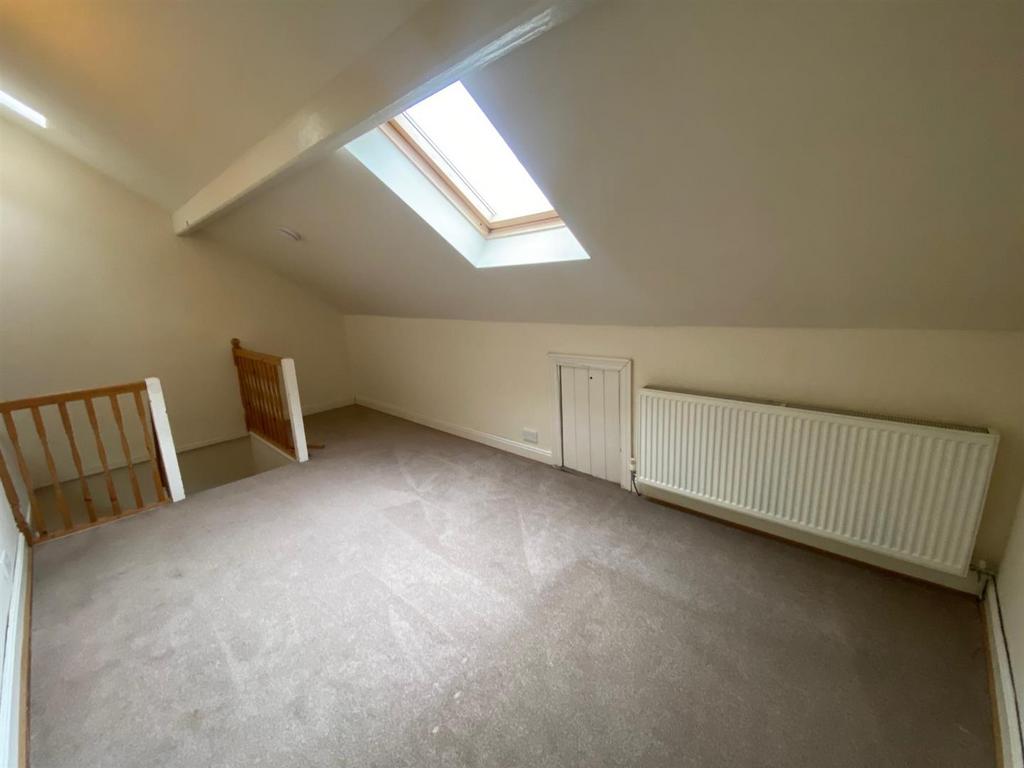 ATTIC ROOM 1.jpg