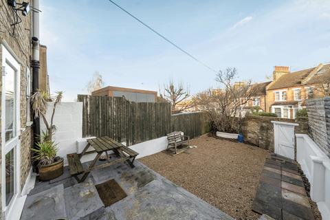 5 bedroom terraced house for sale, Swallowfield Road, London