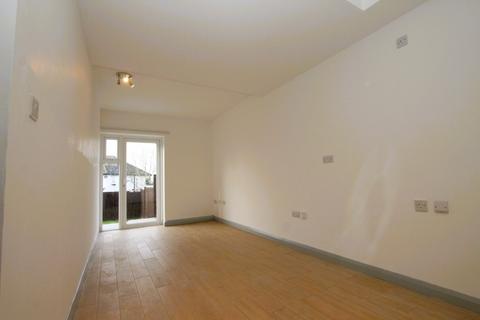 3 bedroom flat to rent, Park Lane, Wembley