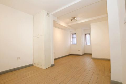3 bedroom flat to rent, Park Lane, Wembley