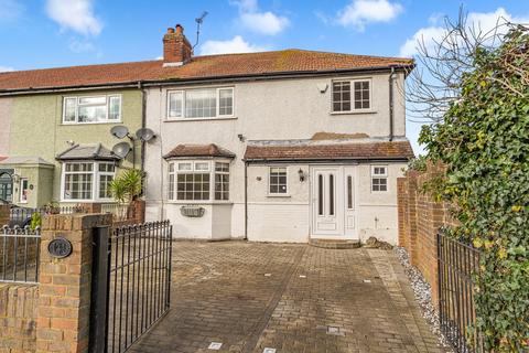 4 bedroom semi-detached house for sale, Hithermoor Road, Staines-upon-Thames, TW19