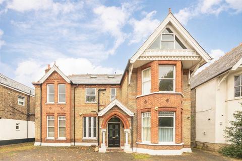 2 bedroom flat to rent, Madeley Road, London W5