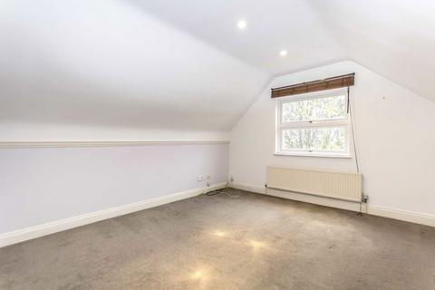 2 bedroom flat to rent, Madeley Road, London W5