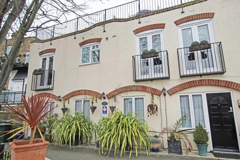 Studio to rent - Bridle Lane, St Margarets TW1