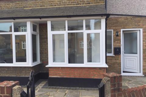 2 bedroom flat to rent - Birbeck Road,Romford, RM7 0QR