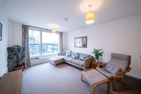2 bedroom flat for sale, Osiers Road, London, SW18