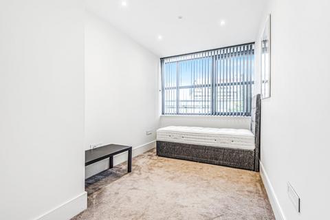 2 bedroom flat to rent, Manhattan House, Manhattan Business Park, Ealing, London, W5